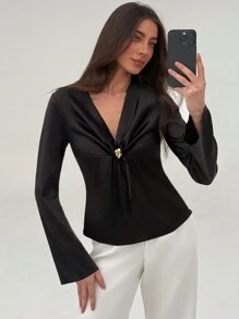 Aloruh 1 pieza Camisa casual moderna de mujer con bloque de color, cuello en V profundo, botón metálico y mangas acampanadas