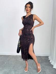 Chiquease Vestido maxi de gasa con volantes asimétricos sin mangas con estampado de leopardo - Marrón - Ver 7