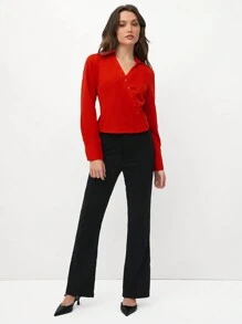 Flirla Blusa de manga larga ajustada con cuello en V y calado, atuendo de oficina de moda para mujer