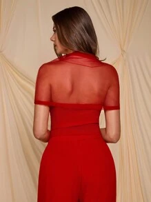 COSMINA Blusa de manga corta con cuello asimétrico y tela de red de unicolor para mujer