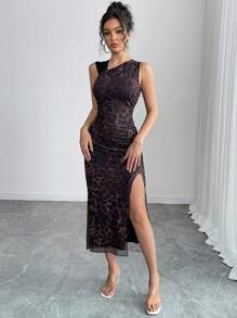 Chiquease Vestido maxi de gasa con volantes asimétricos sin mangas con estampado de leopardo - Marrón - Ver 3