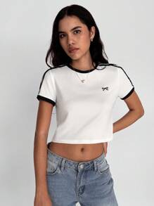 SHEIN Essnce Maglietta Corta Sportiva E Dolce per Le Donne Con Ricamo Di Farfalle - Bianco - Visualizzare 3