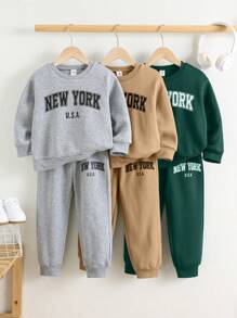 SHEIN Leap Crew 6 件装年轻男童休闲可爱日常舒适英文图案宽松圆领运动衫和裤子套装，买 2 送 1，适合旅行、学校、休闲聚会、秋冬季、返校装、秋季装 - 彩色 - 查看 5