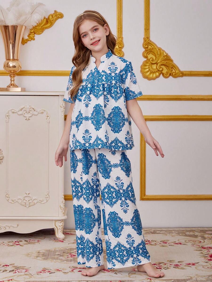 SHEIN Leap Crew 青少年女孩复古花卉印花领短袖和宽松裤子休闲睡衣套装，2 件套 - 藍白色 - 查看 1