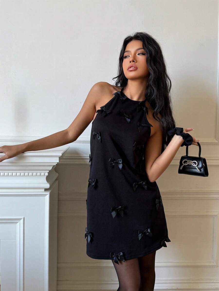 SHEIN Essnce Váy ngắn Crepe co giãn màu đen trơn mùa hè cho nữ, váy ngắn đơn giản, giản dị, váy ngày lễ tình nhân, váy dự tiệc năm mới, váy sinh nhật cho nữ, váy đen cho nữ, váy ngày lễ tình nhân - màu đen - Xem 1