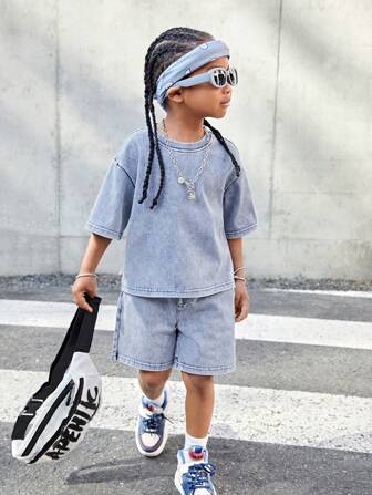 SHEIN 2pcs/Set Young Boy Spring Summer Distressed Stonewashed Blue Knitted Denim Short Sleeve T-Shirt And Baggy Knitted Denim Bermuda Shorts,For Kids Summer Clothes Outfits