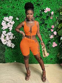 Slaydiva Conjunto de 2 piezas para mujer con top casual de unicolor con cordones en el frente y shorts - Naranja Coral - Ver 5