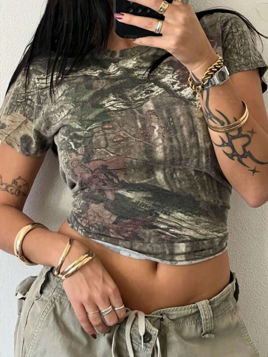 SHEIN Women's Fashionable Camouflage Print Slim Fit Cropped T-Shirt - Army Green - View 1