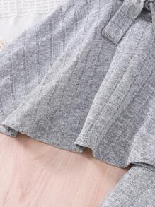 Set de 2 piezas de top de manga corta de cuello redondo y shorts informales y lindos con patrón bordado de gato para niña, verano