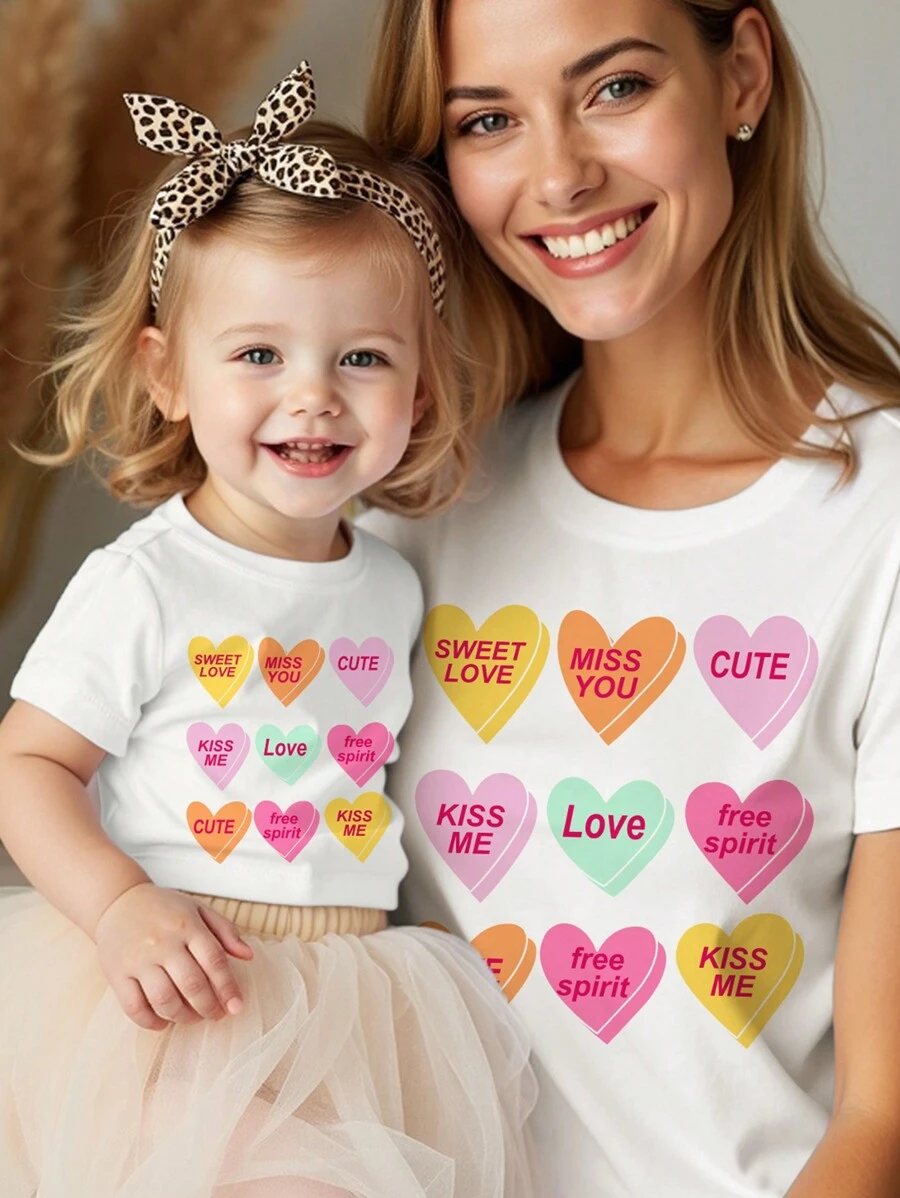 SHEIN EZwear Áo thun tay ngắn cổ tròn rộng rãi họa tiết trái tim nhiều màu sắc dễ thương dành cho mẹ và con gái ngày lễ tình nhân, phù hợp cho mùa hè - trắng - Xem 1