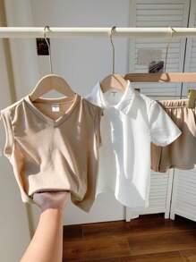 SHEIN Leap Crew 小男孩 3 件/套 杏色和白色休闲背心、翻领短袖开衫和短裤套装、适合学校和家居、适合通勤、学校、日常休闲、度假、旅行、适合运动、适合儿童服装、小男孩服装、男孩套装、男孩服装、家庭搭配服装、生日派对、适合日常、适合学校、适合运动、春夏季节。