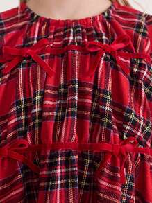 SHEIN 年轻女孩格子印花蝴蝶结点缀休闲舒适圆领长袖短裙，适合圣诞节、新年派对、秋冬季 - 紅色 - 查看 6