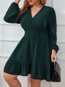 SHEIN CURVE+ Plus Size Vrouwen V-hals Ruffle Zoom Geplooide Taille Feestjurk, Elegante Dagelijkse/Kerst/Valentijnsdag Kleding