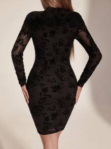 Glamine Vestido de manga larga ajustado con cuello alto y diseño calado, ideal para el Día de San Valentín