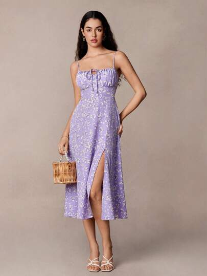 Abito con bretelle sottile fiorellini nodo frontale bustino arricciato a fessura alta