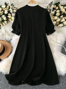 SHEIN LUNE 大码女式纯色编织黑色短袖甜心领夏季连衣裙，刺绣装饰，优雅浪漫百搭 - 黑色 - 查看 2