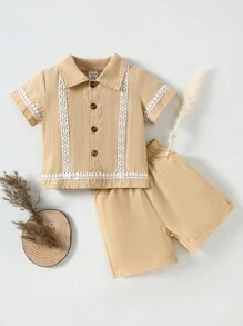 Conjunto de top de manga corta con parche de encaje y pantalones cortos de verano para bebé niño