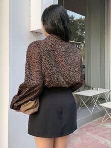 Dazy Petite Plus Camisa de manga larga con cuello vuelto y estampado de leopardo, talla grande, color marrón, estampado de guepardo para primavera/otoño
