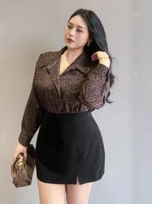 Dazy Petite Plus Camisa de manga larga con cuello vuelto y estampado de leopardo, talla grande, color marrón, estampado de guepardo para primavera/otoño