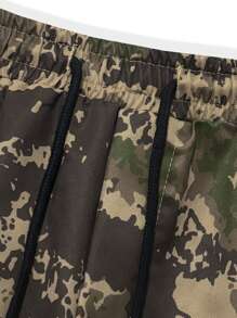 Manfinity LEGND Men's Young Street INS Best-Selling Camouflage Shorts.Men's Camouflage Print Straight Trunk Work Clothes Shorts, Suitable For Everyday Outdoor Favorite Street Clothes Cool To Wear.Men's Camo Print Casual Cargo Shorts, Street Fashion Style - Multicolor - View 4