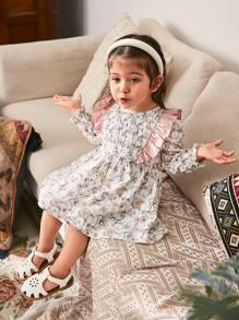 Cozy Pixies Babymeisjesjurk met ditsy bloemenpatchwork, geplooide kraag, lange mouwen en getailleerde taille