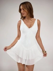 SHEIN BAE 女士春夏白色纯色女友派对/鸡尾酒会礼服/返校季/生日派对/俱乐部派对/缎面聚酯蕾丝拼接双层分层蛋糕裙时尚迷你裙/白色迷你裙/演唱会服装/春假服装，波西米亚风女装，女士节日服装，