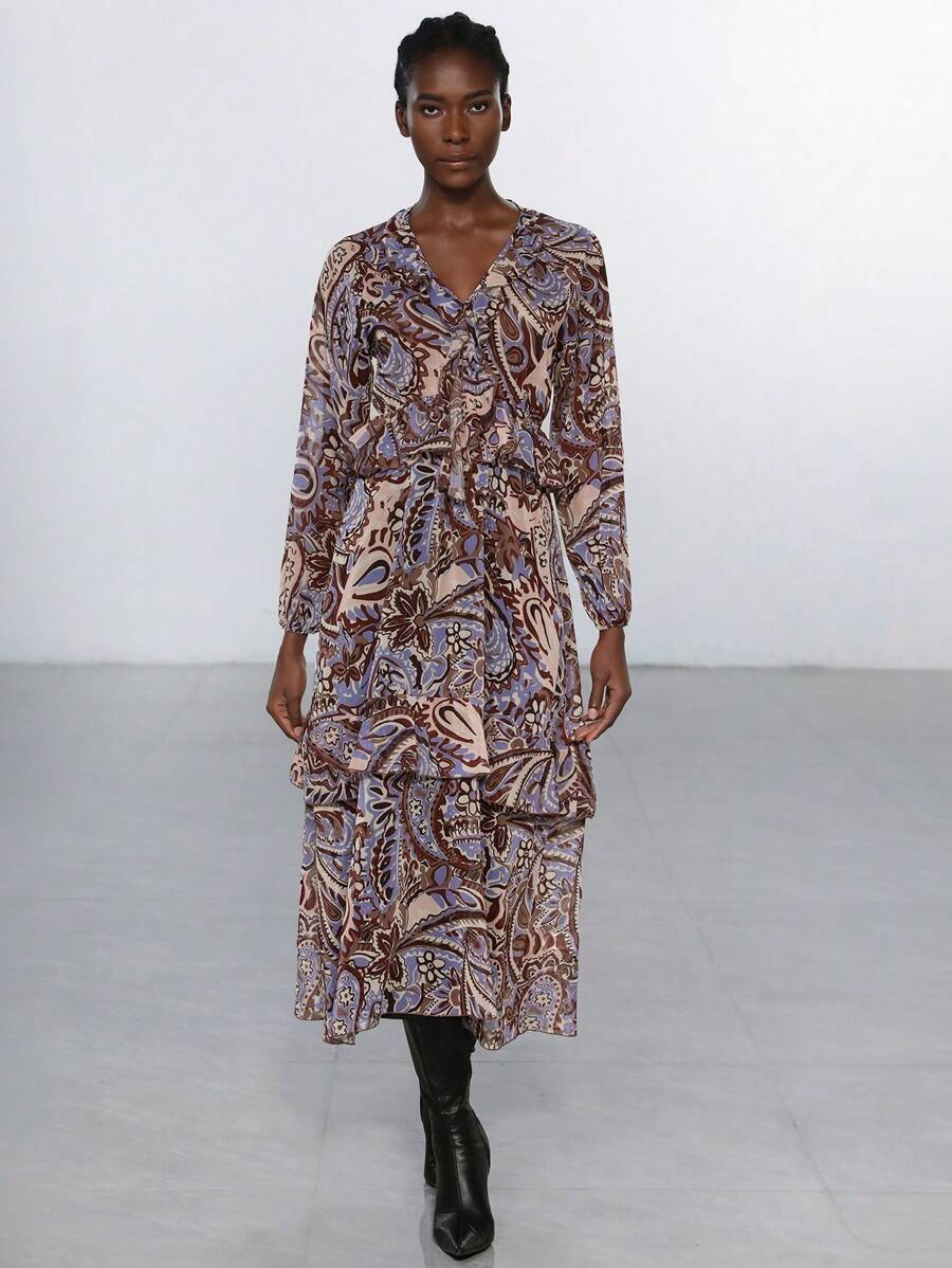 Aveloria Modichic 波西米亚风格 V 领复古印花分层雪纺连衣裙，配腰带，荷叶边下摆，长袖，中长款，女士春季连衣裙