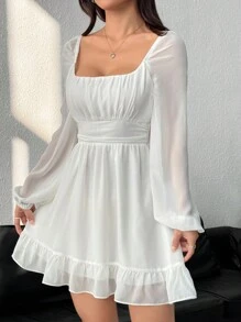 SHEIN EZwear Damska swobodna sukienka mini w jednolitym kolorze z rękawami typu latarnia, wiązaniem z przodu i odkrytymi plecami, falbaniastym dołem