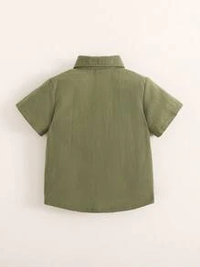 SHEIN Playful Pals 1pc Young Boys Short Sleeve Collar Single-Breasted Pocket Military Green Shirt, Comfortable Soft Casual, Suitable For Jeans, Trousers, Shorts, Vintage Fashion Versatile Summer New Arrival
