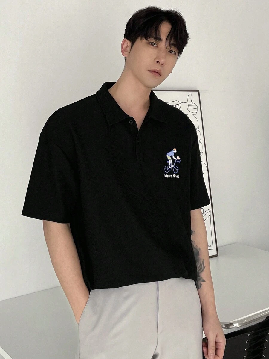 DAZY Polo nera da uomo con stampa di persone e lettere, estiva - nero - Visualizzare 1