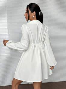 SHEIN EZwear فستان قصير كاجوال نسائي أحادي اللون بأكمام طويلة مجعد وبتصميم بسيط - أبيض - مشاهدة 2