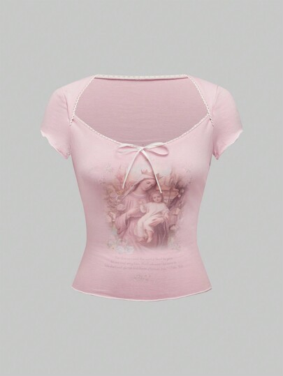 Kawaii T-shirt ajusté à motif floral de style Victorian vintage palace, de couleur contrastée. Romantique pour la Saint-Valentin