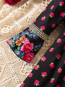 适合年轻女孩的花卉印花 V 领喇叭袖连衣裙 - 黑色 - 查看 6