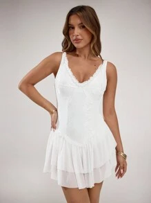 SHEIN BAE 女士春夏白色纯色女友派对/鸡尾酒会礼服/返校季/生日派对/俱乐部派对/缎面聚酯蕾丝拼接双层分层蛋糕裙时尚迷你裙/白色迷你裙/演唱会服装/春假服装，波西米亚风女装，女士节日服装，