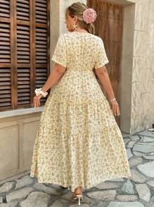 Franclia Plus Size Women Boho Elegant Ditsy Floral Ruffle V-Neck Short Sleeve Casual Dress, Suitable For Commuting, Office, Date, For Summer