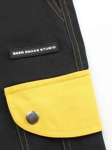 Manfinity EMRG Men's Black And Yellow Contrast Stitching Sports Casual Shorts, Multi-Function Pockets, Elastic Waistband And Insert Pockets