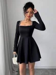 Chiquease 女式短款 A 字形方领珍珠装饰派对礼服，腰部收紧 - 黑色 - 查看 5