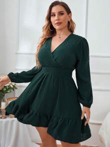 SHEIN CURVE+ Plus Size Vrouwen V-hals Ruffle Zoom Geplooide Taille Feestjurk, Elegante Dagelijkse/Kerst/Valentijnsdag Kleding