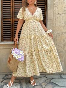 Franclia Plus Size Women Boho Elegant Ditsy Floral Ruffle V-Neck Short Sleeve Casual Dress, Suitable For Commuting, Office, Date, For Summer