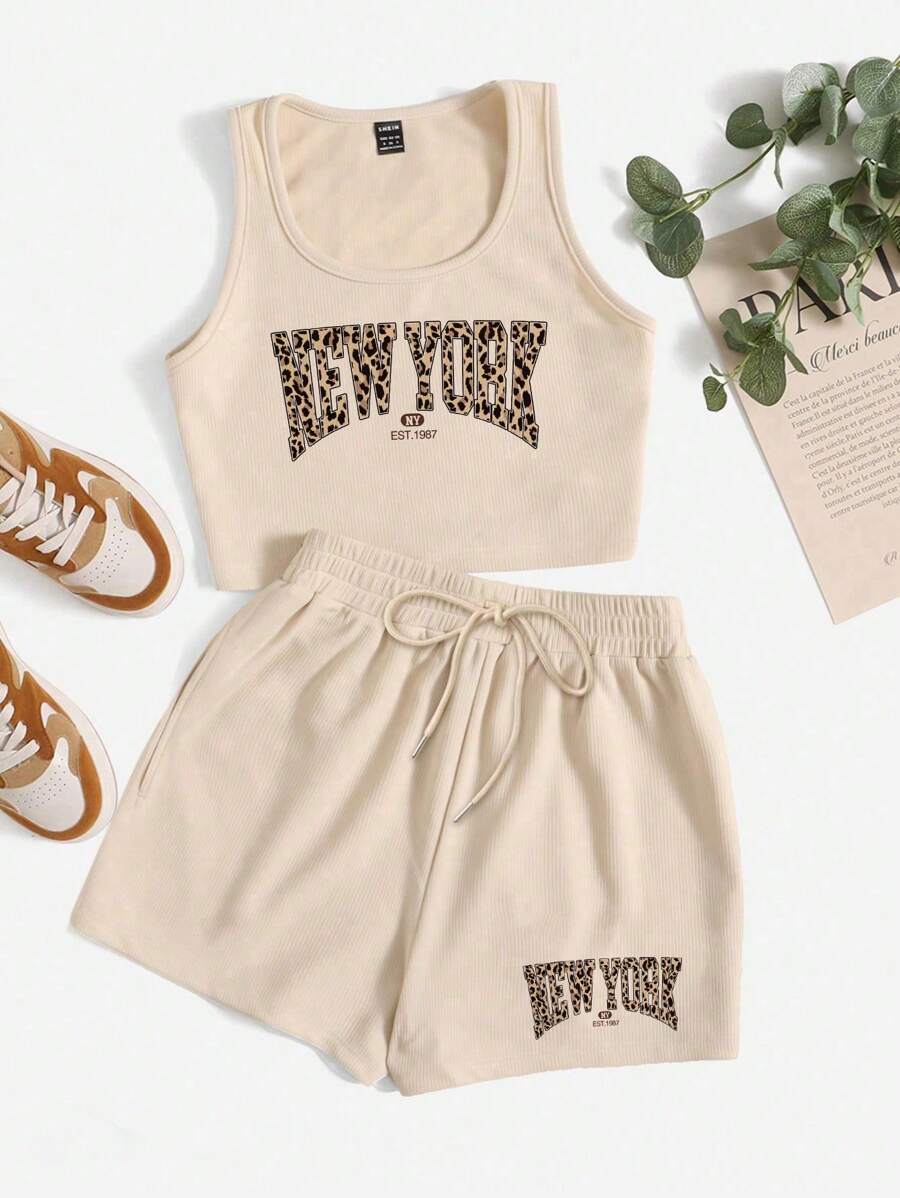 SHEIN EZwear 2 件套女士休闲复古豹纹“纽约”字母图案修身背心和抽绳短裤套装 - 卡其色 - 查看 1