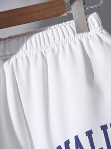 SHEIN Little Byeori 2 件套青少年男孩休闲韩版宽松字母图案 T 恤和短裤套装，适合通勤、上学、休闲、运动、春夏