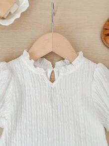 SHEIN LMoss Kids Baby Girl LMoss Summer Cute & Versatile White Textured Ruffle Hem Short Sleeve Top - White - View 6