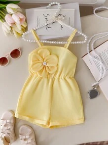 SHEIN Vintaside Kids 年轻女孩亮黄色无袖连体裤搭配3D花卉玫瑰纽扣腰短裤，清爽活力夏日