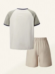 SHEIN Set de 2 piezas para niños mayores que incluye camiseta de manga corta con estampado vintage americano y pantalones cortos casuales a juego