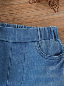Completo da bambino di 2 pezzi: Camicia a stampa di cavallo blu e bianco abbinata a jeans di moda con orlo arricciato, perfetti per uscite casual e uso quotidiano, Collezione Primavera/Estate 2025 - Blu - Visualizzare 7