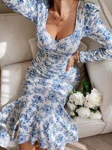 SHEIN VCAY Women's Elegant  Long Sleeve Knit Printed Sweetheart Neck Ruffle Hem Fitted Dress,Wedding Guest Dress,Cute Summer Dress,Summer Clothes ,European Summer - Blue and White - View 7