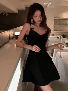 DAZY 女士蝴蝶结装饰腰部A字吊带迷你连衣裙，黑色，春夏约会装扮，舞会礼服，休闲女装，优雅女装，嘉年华礼服 - 黑色 - 查看 7