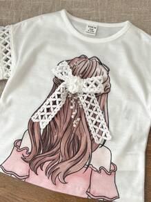 SHEIN LMoss Kids Tween Girls' Round Neck Drop Shoulder Lace & Wave Hem Character Print T-Shirt