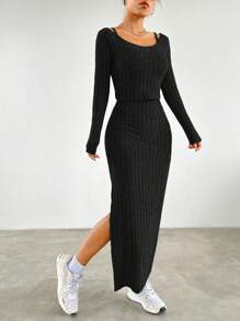 SHEIN Conjunto informal de 2 piezas para adolescentes: Camiseta de cuello redondo de manga larga a rayas Off Shoulder y Vestido tipo Camiseta de punto