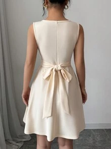Elenzga 休閒優雅度假婚宴甜心領交叉蝴蝶結垂墜無袖奶油黃迷你洋裝女款 - 杏色 - 查看 2